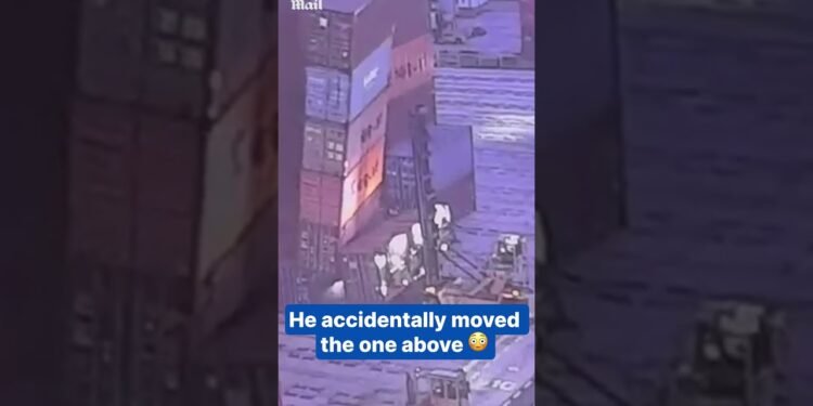 Transport bins crash onto forklift motive force