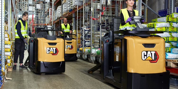 Warehouse team of workers well being | Cat® Elevate Vehicles EAME