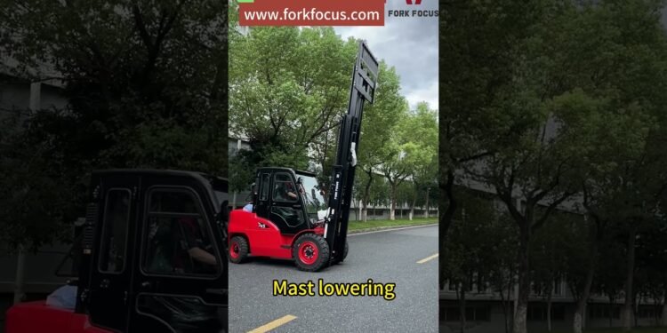 4.5T Diesel Forklift Operation-FAST, STABLE, FLEXBILE MOVE! #forklifts #forkfocus #nissankd42engine