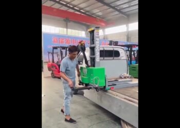 Forklift listrik  #forklift #manufacturing facility #truck #driving force