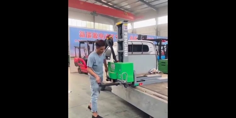 Forklift listrik  #forklift #manufacturing facility #truck #driving force