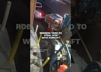 Thieves use forklift in ATM theft. See the way it went unsuitable #cnn #information