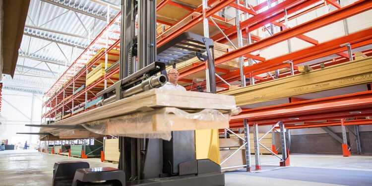 Cat® carry vans for bushes and similar programs