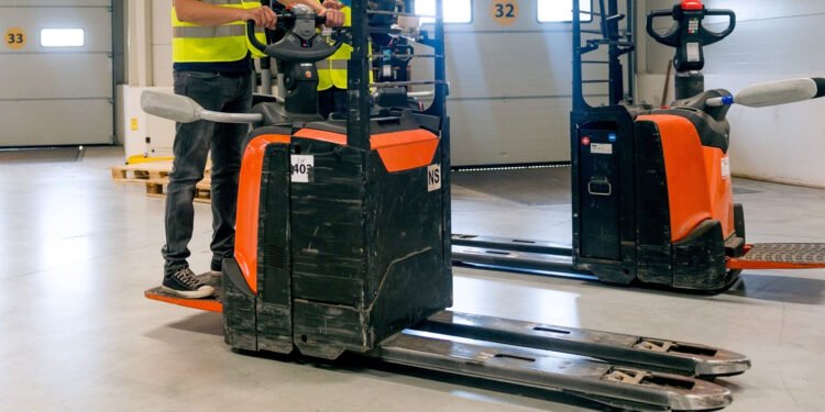 Easy methods to Function a Stand-Up Forklift