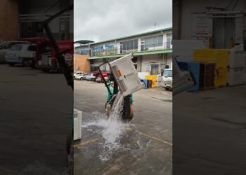 Tara Forklifts | 2.5t LPG Counter Steadiness + 360° Rotator with Bin Cling Down Palms