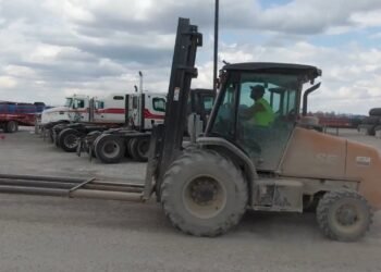 North The usa: The CASE 588H Tough Terrain Forklift With The Manufacturing unit-Constructed Enclosed Cab