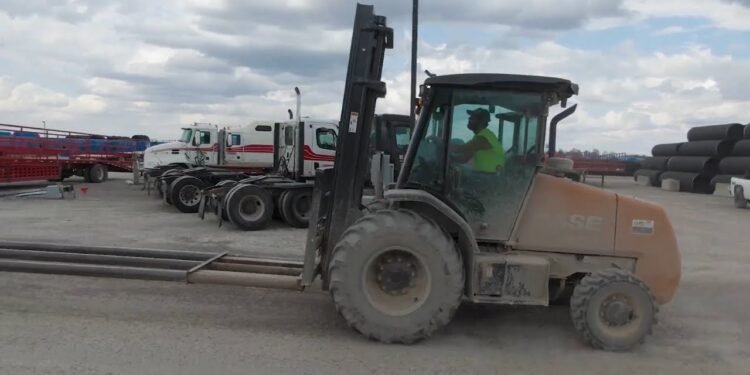 North The usa: The CASE 588H Tough Terrain Forklift With The Manufacturing unit-Constructed Enclosed Cab