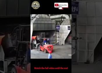 UNBELIEVABLE!Forklift Quite a bit Uncooked Fabrics, Then BOOM! #video #viralvideo #shorts #accidentnews #information