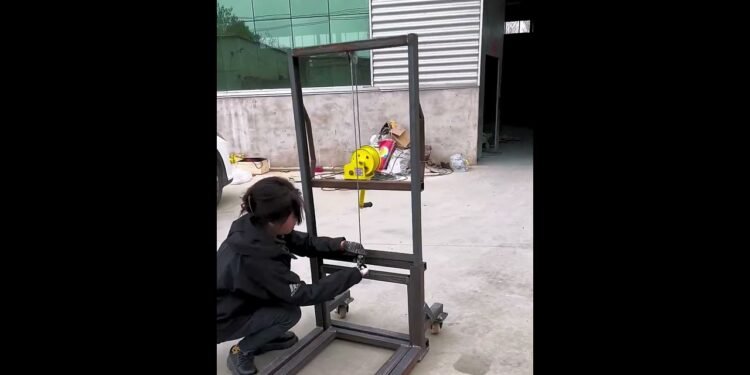 Guide forklift with 200kg load is installed- Just right gear and equipment make paintings simple