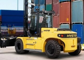 New Hyster battery electrical empty container handler is helping decarbonise fleets
