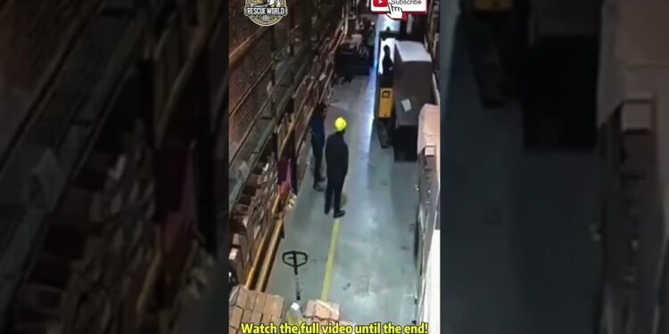 OPERATOR’S NEGLIGENCE!Heavy Forklift Load Slams Into Employee#video #viralvideo #shorts #new #forklift