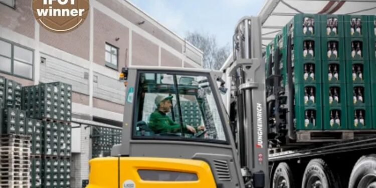 Jungheinrich EFG 425 wins IFOY Award