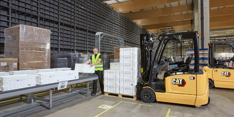Warehouse automation | Cat® Carry Vans EAME