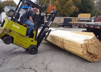 TOP Forklift Fails Compilation 2022 – Unhealthy Forklift Crashes – IDIOTS FORKLIFT DRIVER