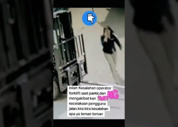 kesalahan operator forklift saat parkir #forklift #car #humorous #gakbahayata #shorts #fyp