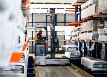 Multidirectional forklifts optimize the warehouse at Bos Dynamics | HUBTEX