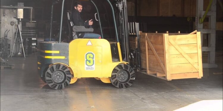 FORKLIFT WITH MECANUM WHEEL
