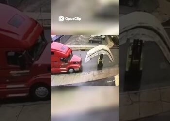 Forklift Fail  Close to Crisis Stuck on Digital camera!