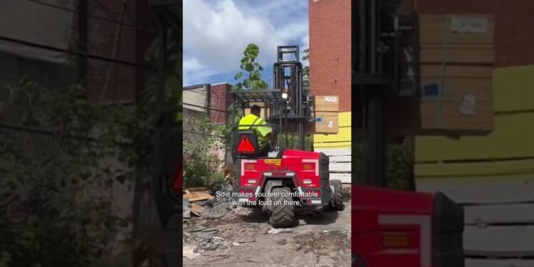 Handing over each load safely with #palfinger truck-mounted forklift