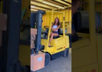Were given a brand new task – forklift operator, how am I doing? #forkliftoperator #forklift #workshop