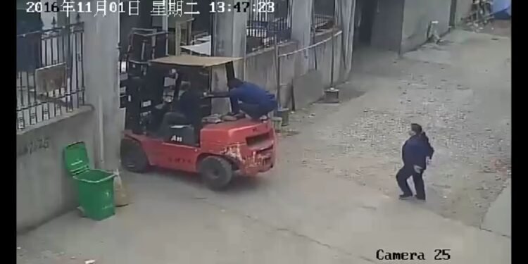 forklift injuries in China #forkliftaccidents