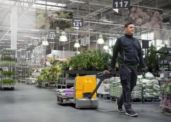 Jungheinrich items new AME 18 pallet truck – a formidable light-weight