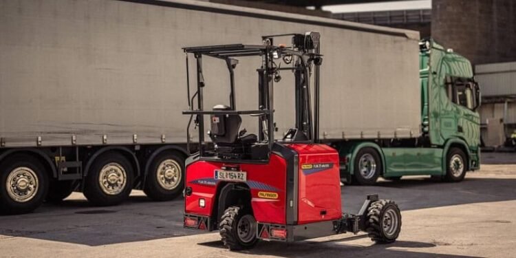 PALFINGER launches first middle-seat truck-mounted forklift in FL vary