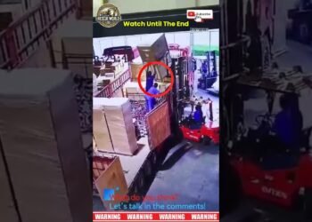 He Wasn’t Educated… and This Took place! #fails #information #safetyfirst #forklift #coaching #risk #viral