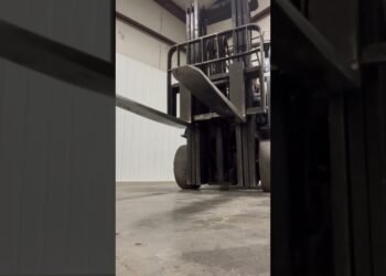 Condo Go back Forklifts, Sweepers, & Welders 10/30 – Lot 19 Hyster 15,500-LB. Capability Forklift