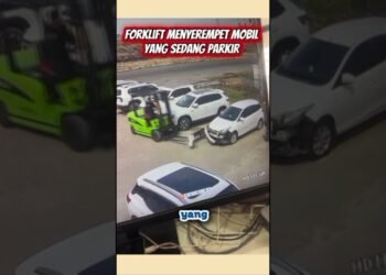Forklift menyerempet mobil parkir ‼️😱 #shorts  #data #fyp #viral