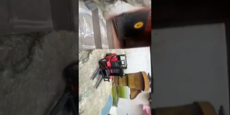 🚚new forklift truck unboxing with coolie💯 bgm#viralshorts#trendingsong #toys#unboxing#shortsfeed#