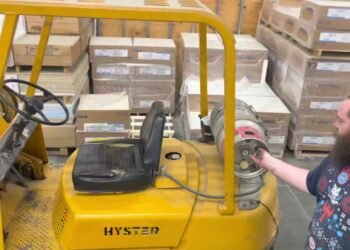 Learn to power a handbook forklift