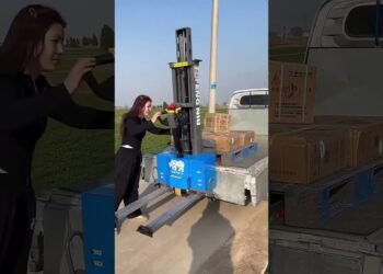 Electrical forklift for purchasing off and on automobiles #forklift #forkliftdriver #forkliftoperator