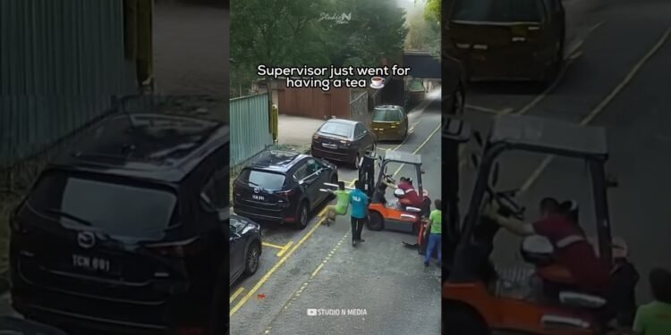 And the manager used to be hoping the paintings goes neatly 🥵💥🤷🏻 The Fork Elevate #forklift #shorts #teatime