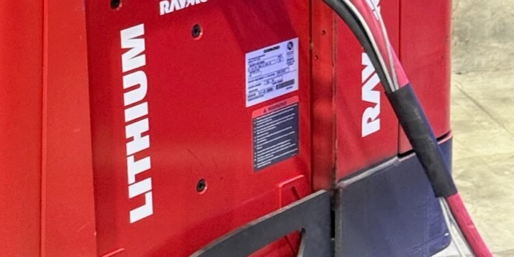 Sport-Converting Lithium Forklift Resolution from Raymond