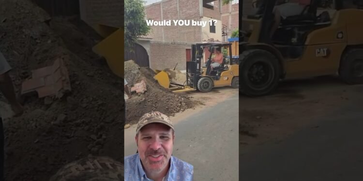 Forklift with a bucket??? #equipment #contractor #apparatus