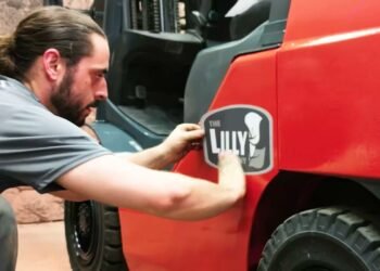 From Rust to Restored: A Used Forklift Contact Up – Customized Forklift Paint Task