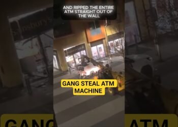 Second Gang use forklift to thieve ATM from Sainsbury’s in Milton Keynes #shortsfeed #breakingnews