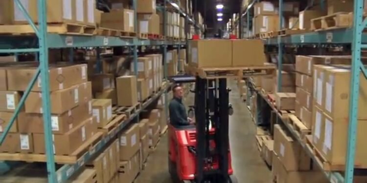 Raymond Stand Up Forklift | Stand Up Counterbalanced Forklifts