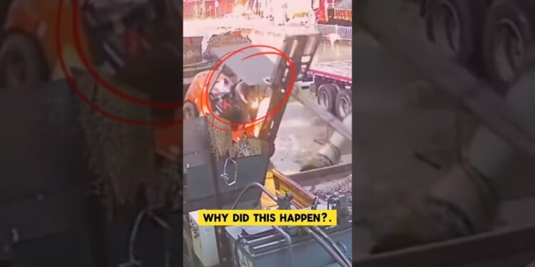 Forklift Flips! Driving force Stuck in Frightening Load Coincidence ⚠️ #shorts