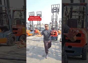 Forklift on the market +971555064994 top of the range toyota forklift komatsu forklift Eastern logo very best