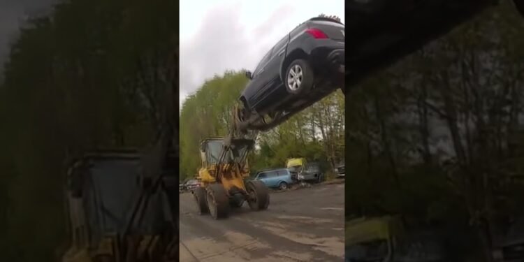 WATCH: Ohio Auto store workers catch thief with forklift #shorts
