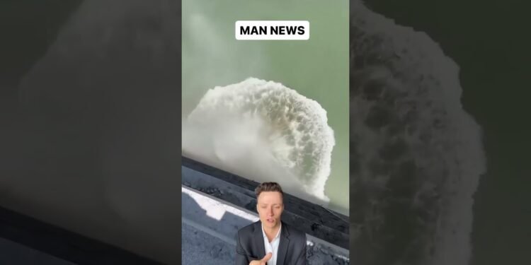 Forklift Drops Primary Boulder | Guy Information (by way of bigbigspy on ig) #forklift #oddlysatisfying #react