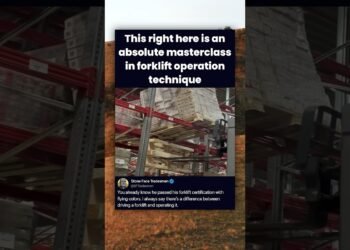 This proper here’s an absolute masterclass in forklift operation methodology