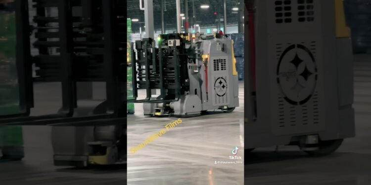 Self sufficient Robot Forklifts at Niagara bottling corporate! #robotics #Self sufficient