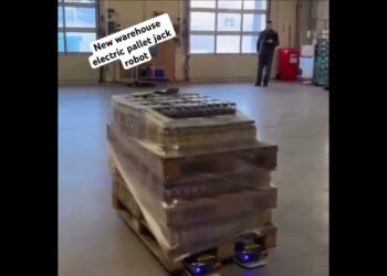 Robots taking on forklift jobs going within the warehouse #viral #trending #shorts #new #information #wow ￼