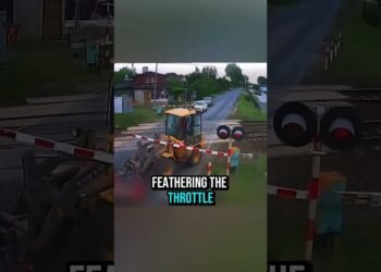 Forklift Trapped at Educate Crossing‼️Closing-2nd Save #viral #shorts #shortvideo