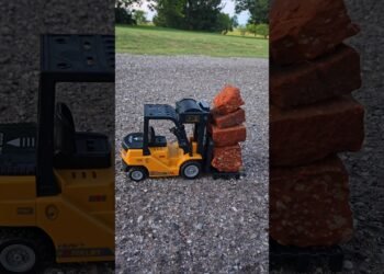 Rc Forklift #rctruck #rccar #Forklift #rc #remotecontrol #development #constructionequipment
