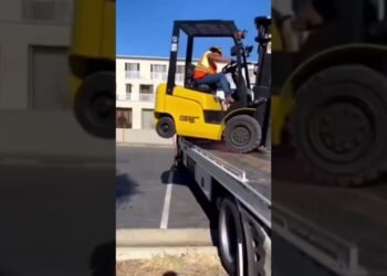 Forklift, loading and unloading hazards #information #electricalcomponents #info