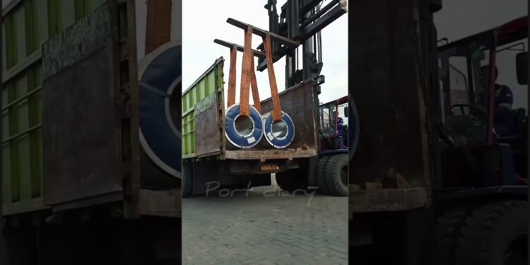 The forklift#👈👌# is the silent energy of the port#portshorts#